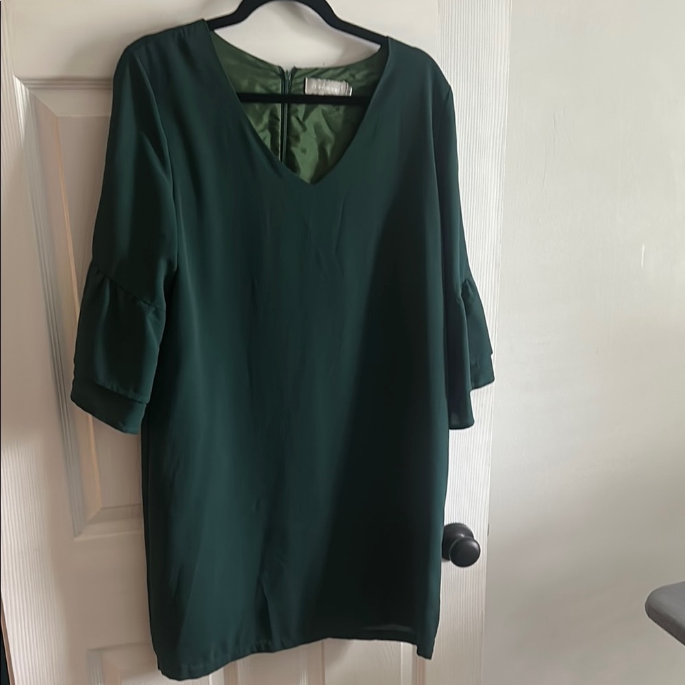 Relongsei Green V-Neck Dress